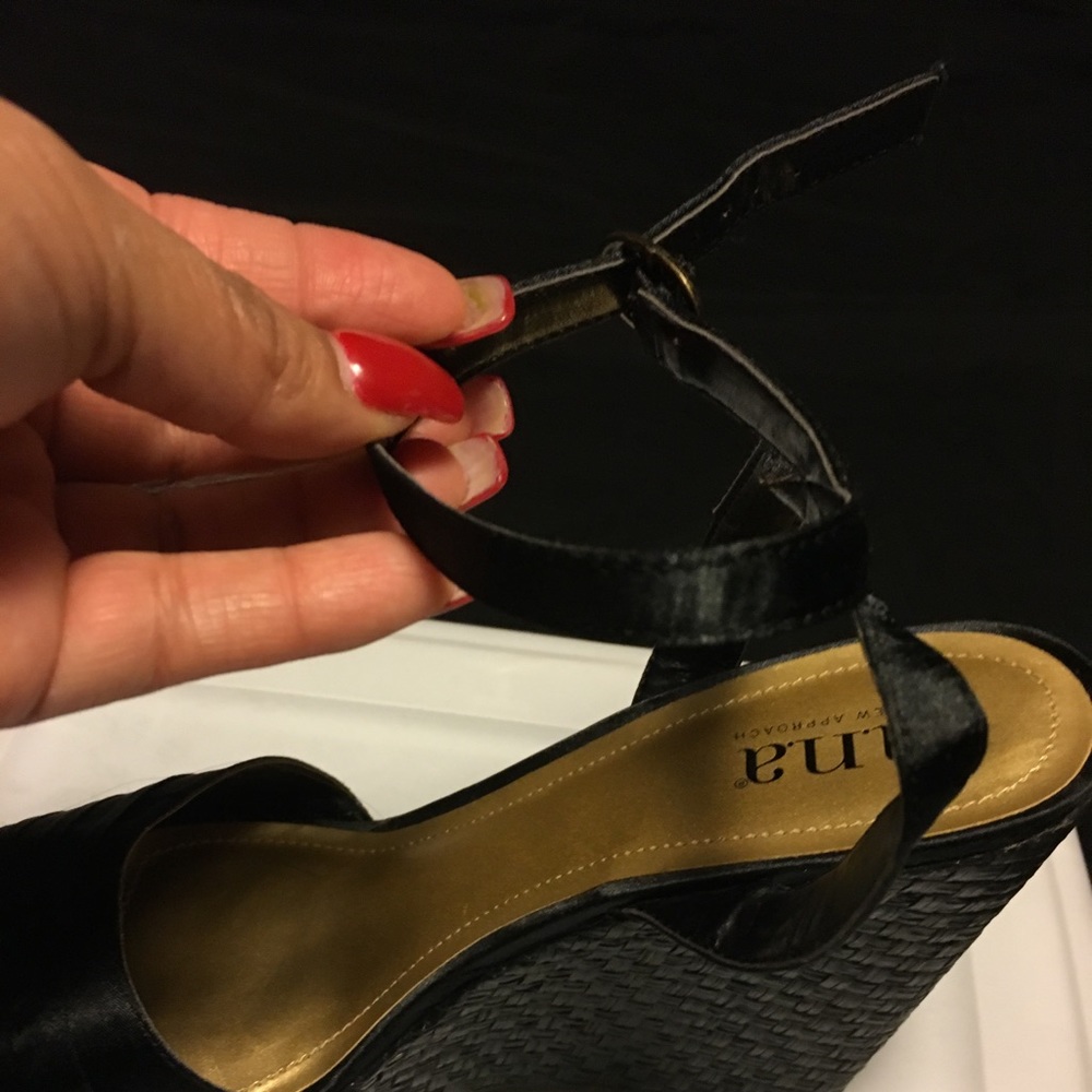 Shoes - Picture 4 of 4